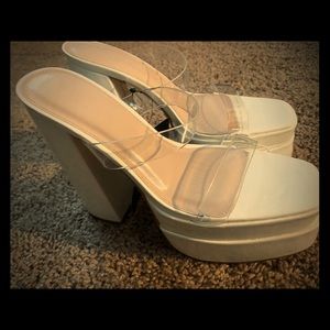 FOREVER 21 Chunky Cream Heels - Size 7.5